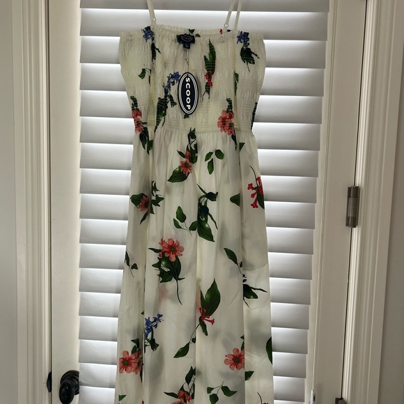 Scoop Dresses & Skirts - NWT Scoop White Floral Maxi Dress with Smocked Bodice